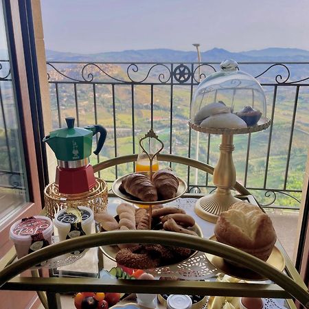 Dimora Del Duomo Hotel Ена Екстериор снимка