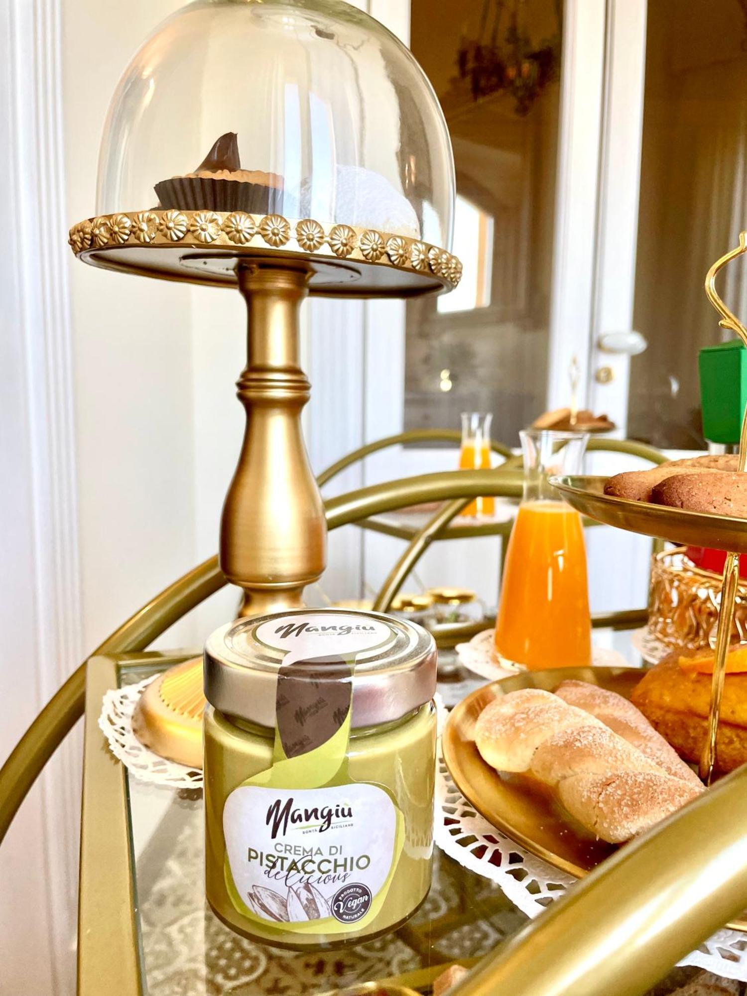 Dimora Del Duomo Hotel Ена Екстериор снимка