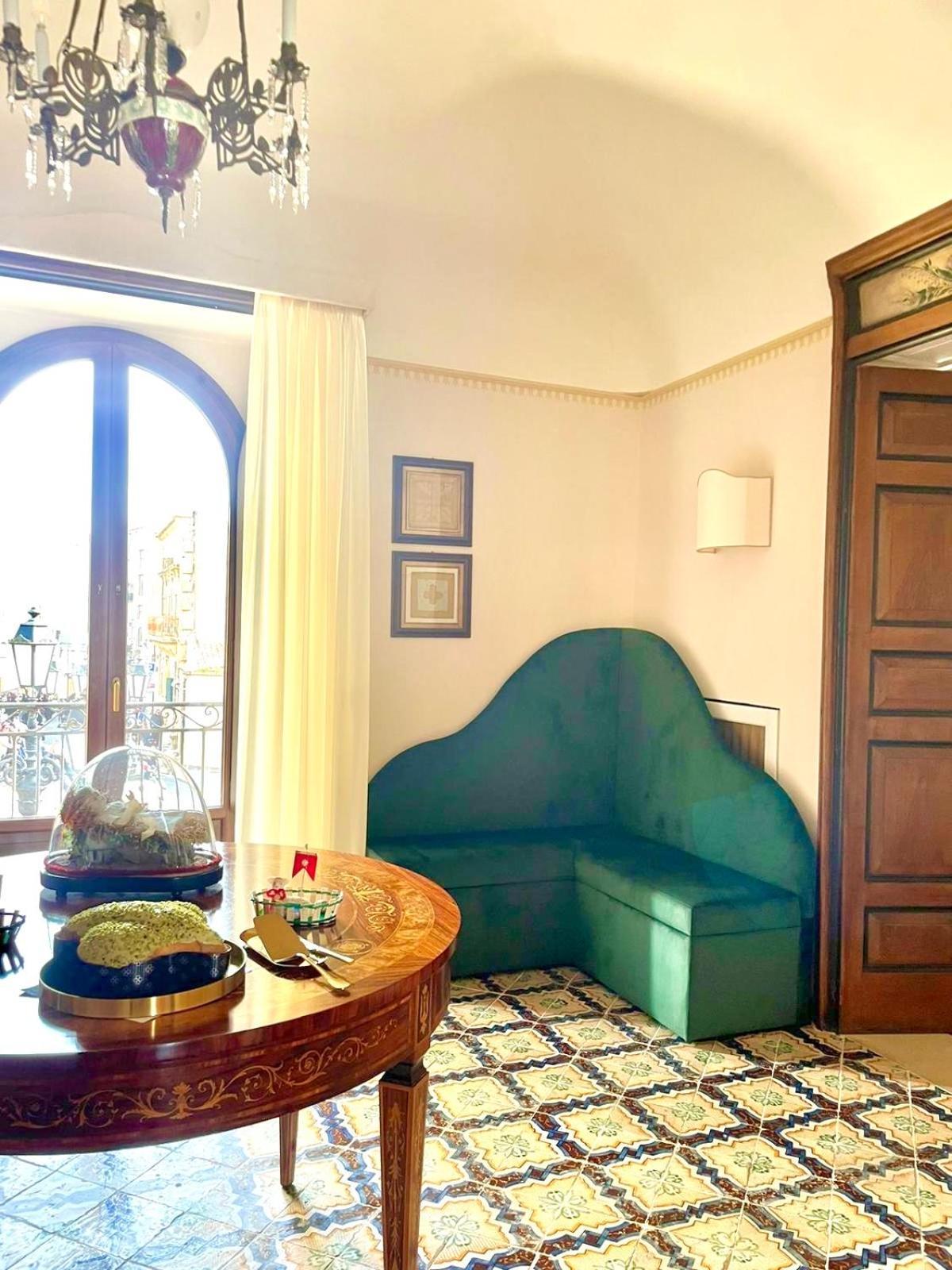 Dimora Del Duomo Hotel Ена Екстериор снимка