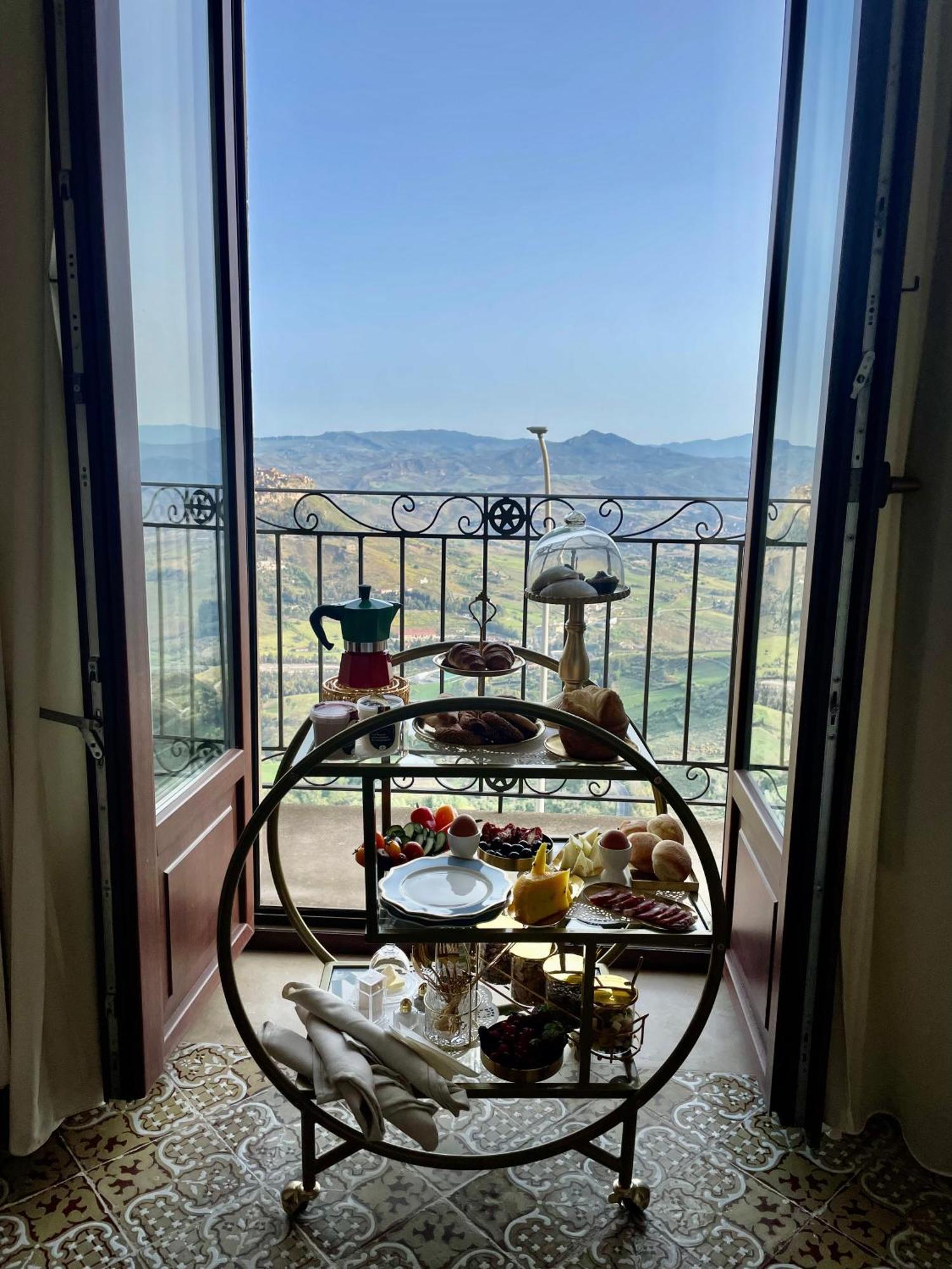 Dimora Del Duomo Hotel Ена Екстериор снимка
