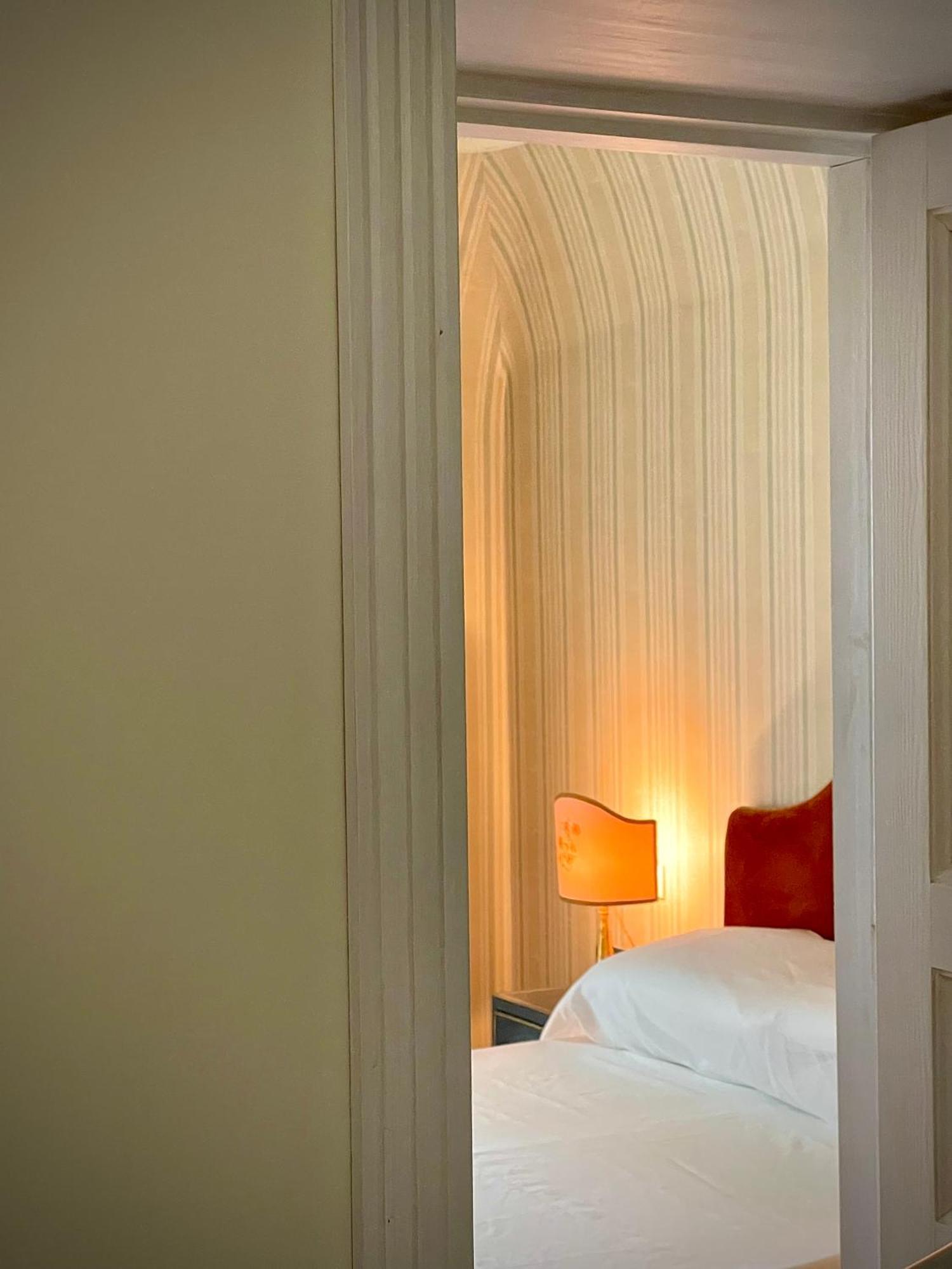 Dimora Del Duomo Hotel Ена Екстериор снимка