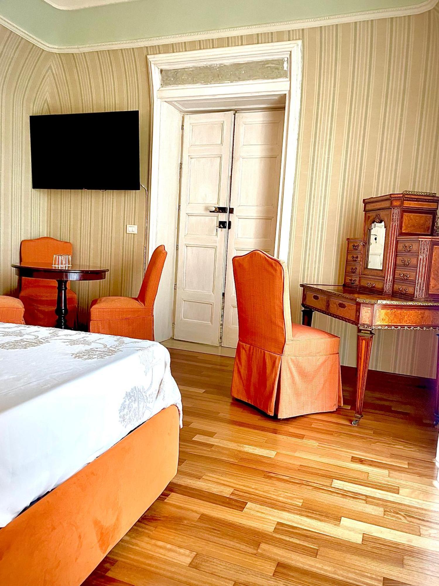 Dimora Del Duomo Hotel Ена Екстериор снимка