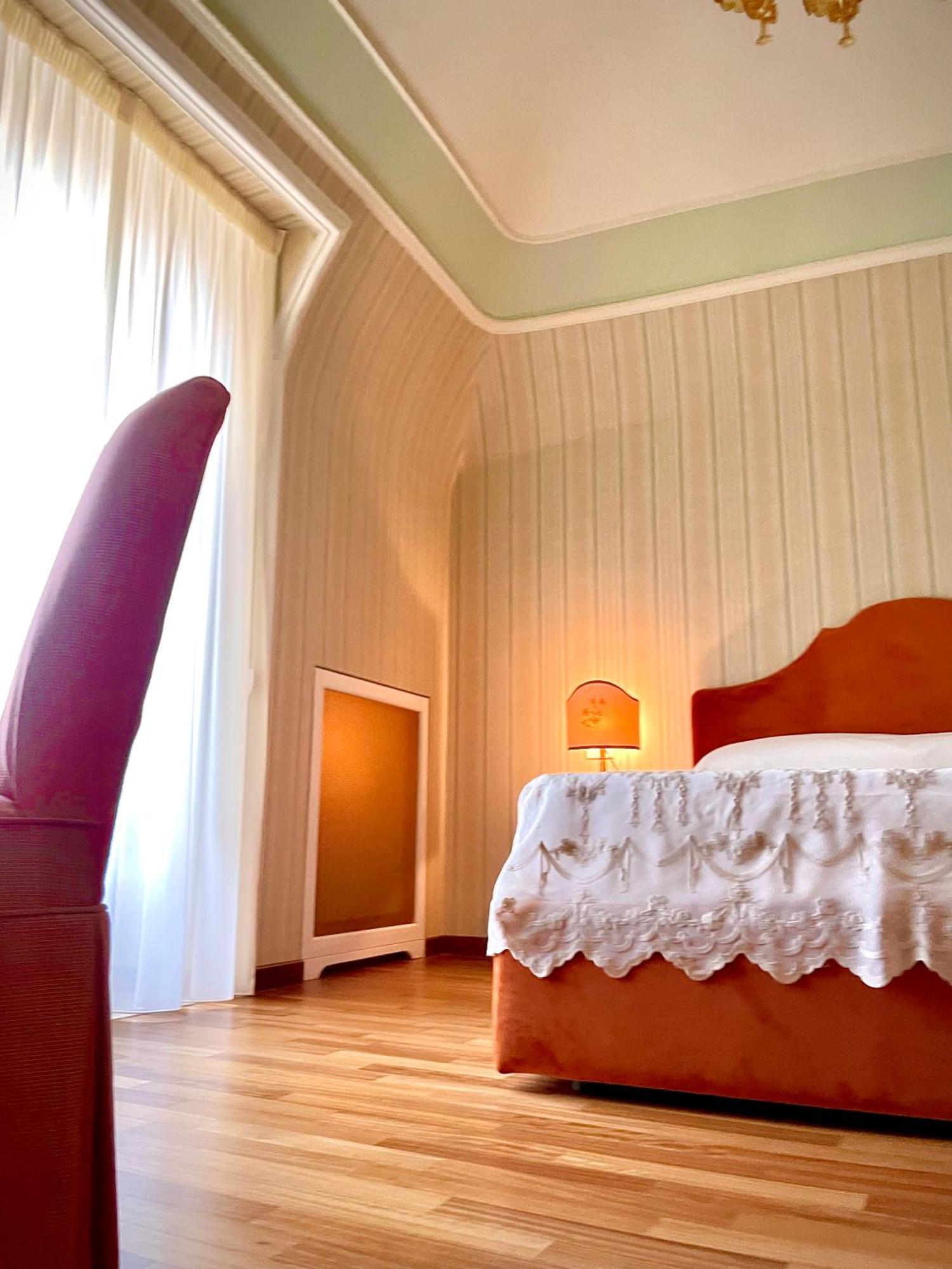 Dimora Del Duomo Hotel Ена Екстериор снимка