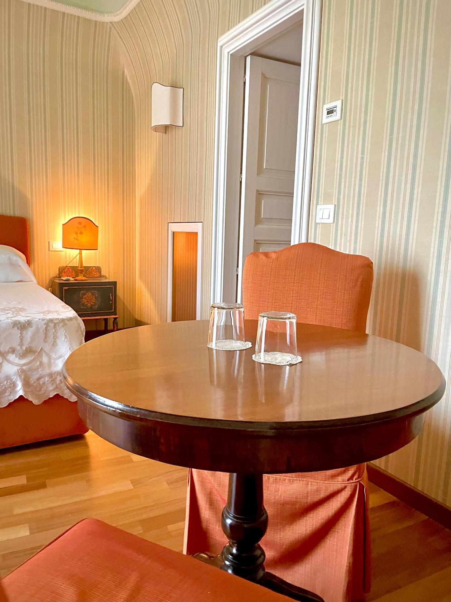Dimora Del Duomo Hotel Ена Екстериор снимка