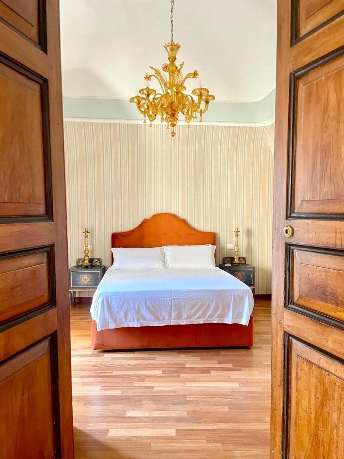 Dimora Del Duomo Hotel Ена Екстериор снимка