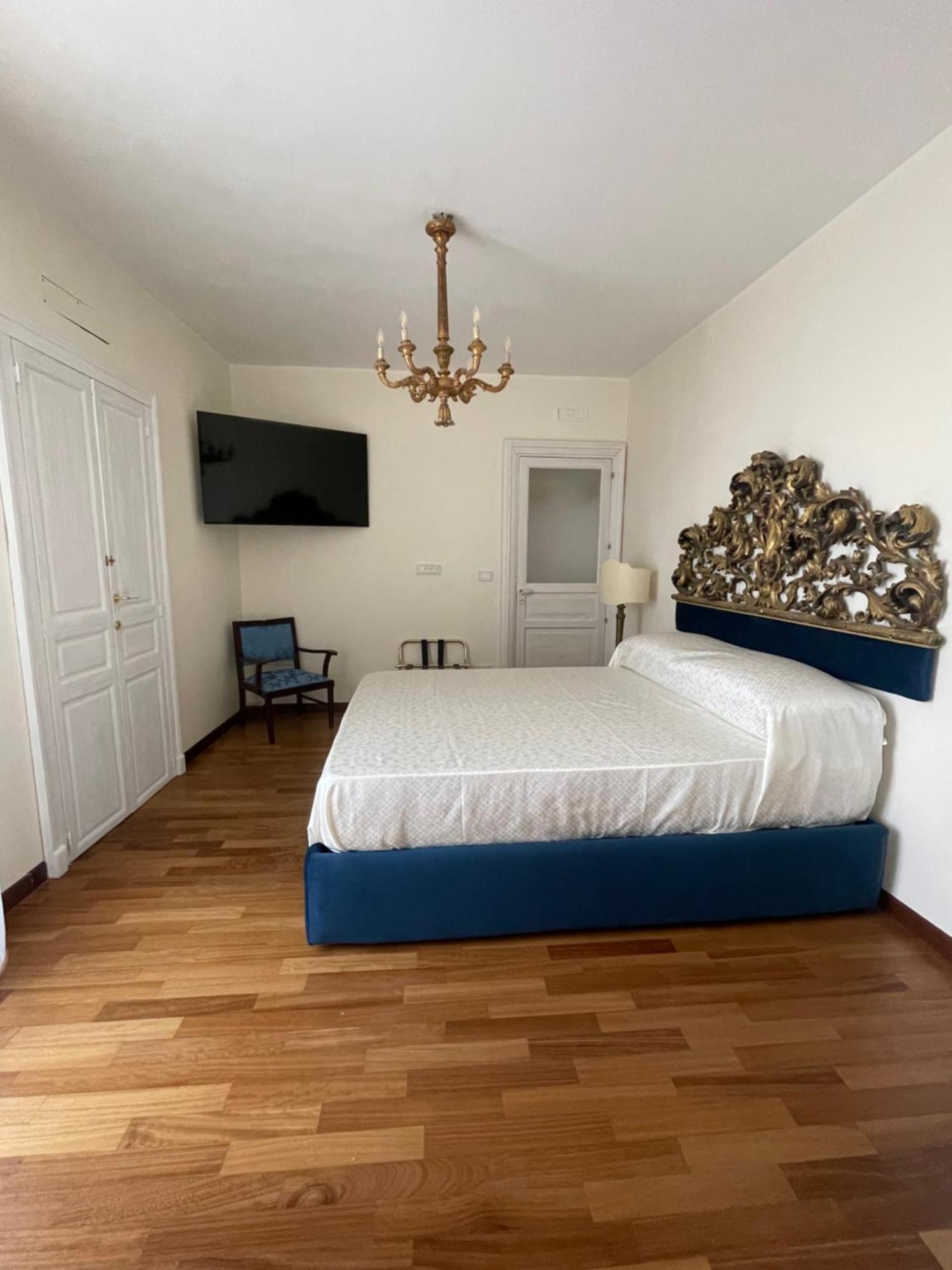 Dimora Del Duomo Hotel Ена Екстериор снимка